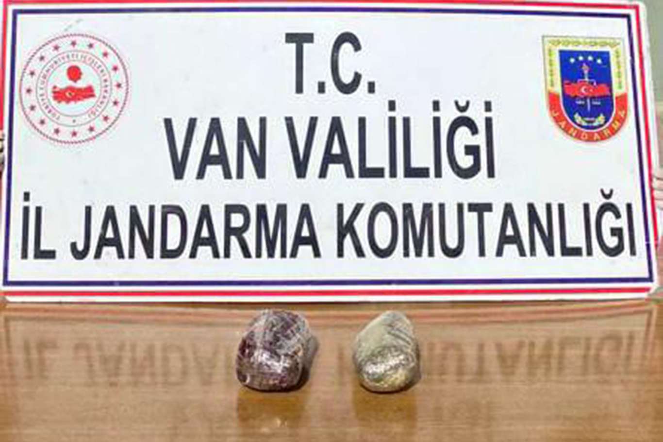 Van’da 2 kilogram afyon sakızı ele geçirildi